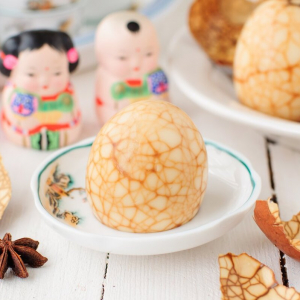 Вы не поверите, что можно сделать с обычными яйцами и чаем: удивительный рецепт – китайские чайные яйца